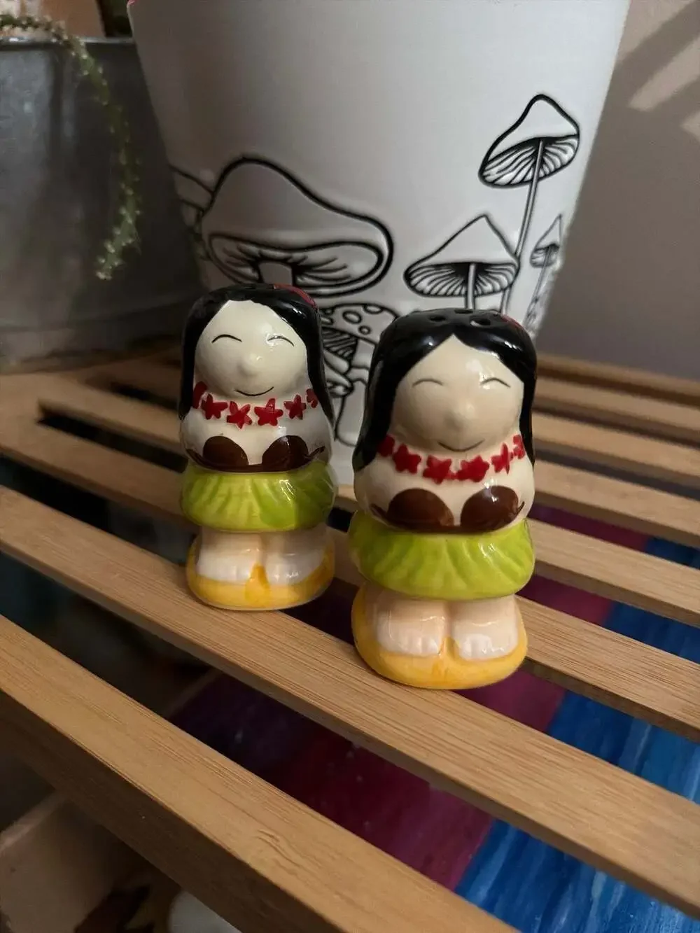 Vintage Hawaiian girl salt n pepper shaker